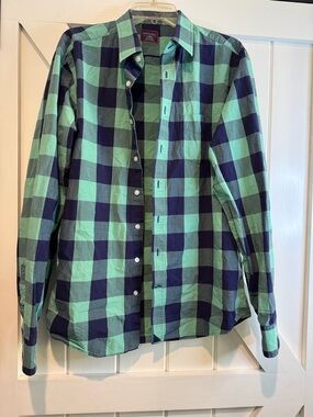 UNTUCKit Men's Green and Navy Buffalo Check Button-Down Shirt